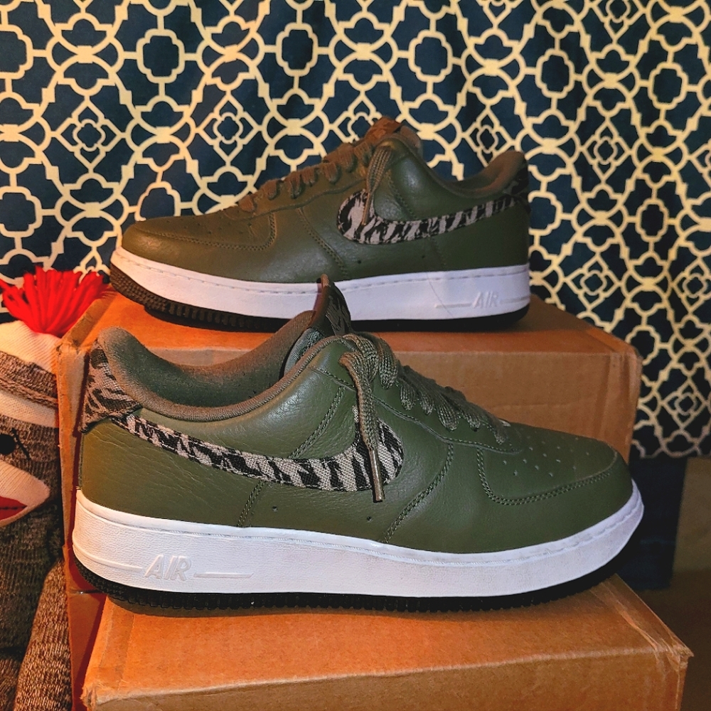 AF1 AOP PRM Medium Olive Khaki 9.5